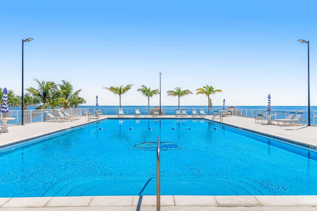 Snowbird-friendly sound view condo with open layout, patio, W/D, & AC
