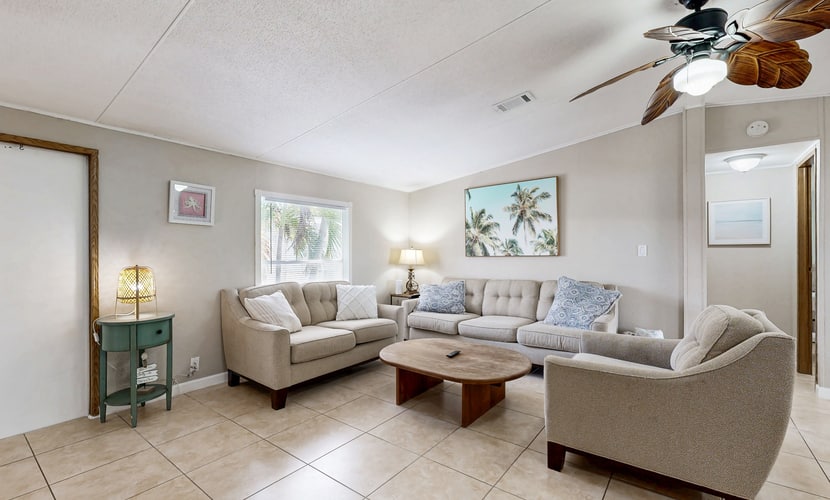 Snowbird-Friendly Home with Central AC, High-Speed WiFi, and Washer/Dryer