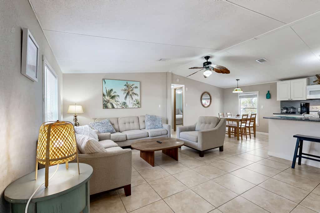 Snowbird-Friendly Home with Central AC, High-Speed WiFi, and Washer/Dryer