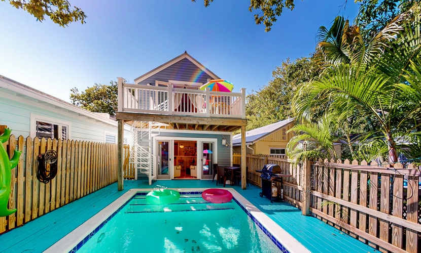 Tropical Cottage w/ Private Pool--Two blocks from Duval - Near Hemingway House!