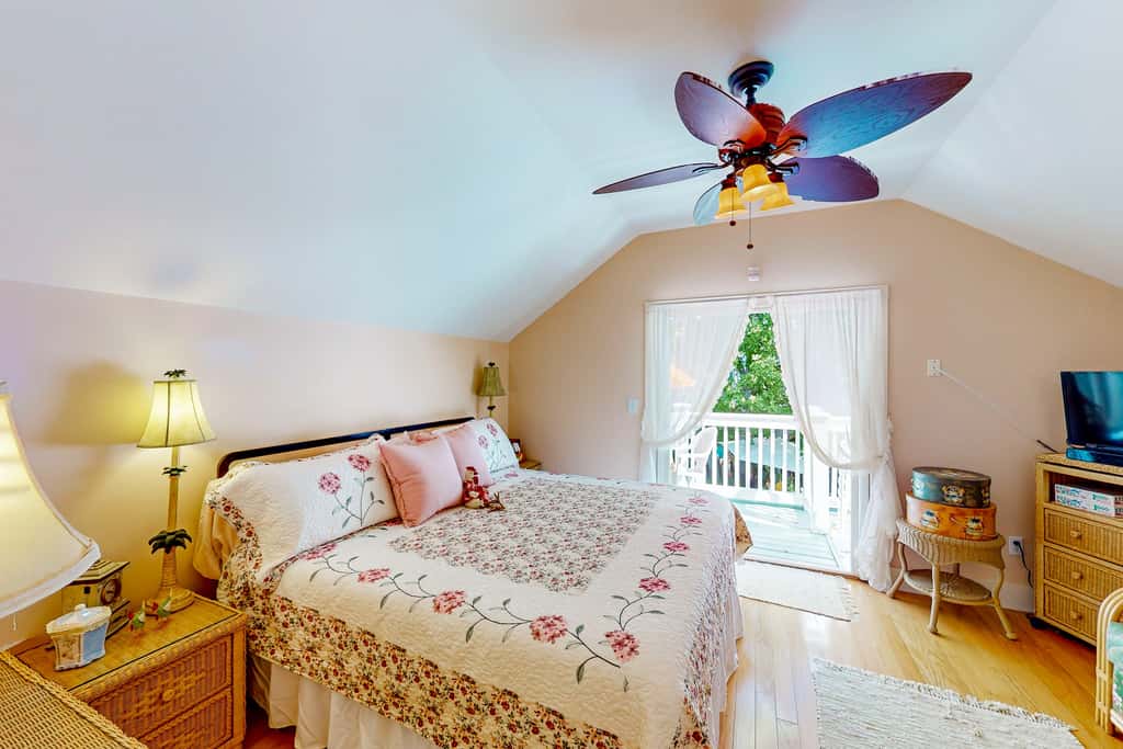 KW369FLR - The Conch-Out Cottage