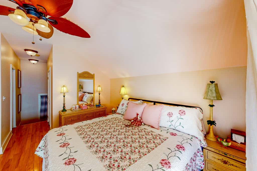 KW369FLR - The Conch-Out Cottage