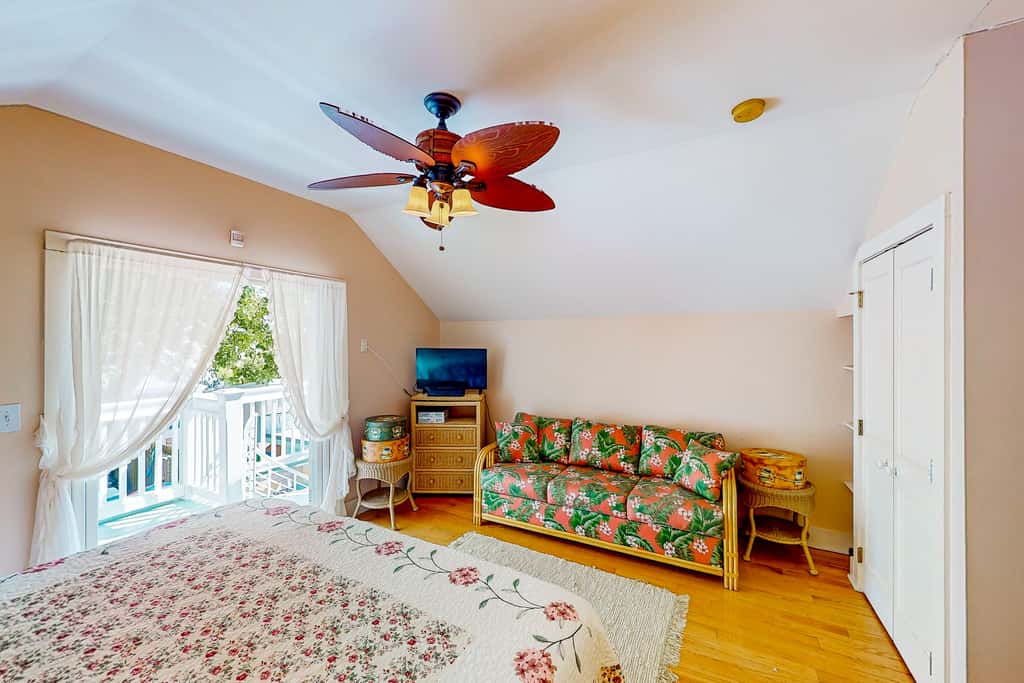 KW369FLR - The Conch-Out Cottage