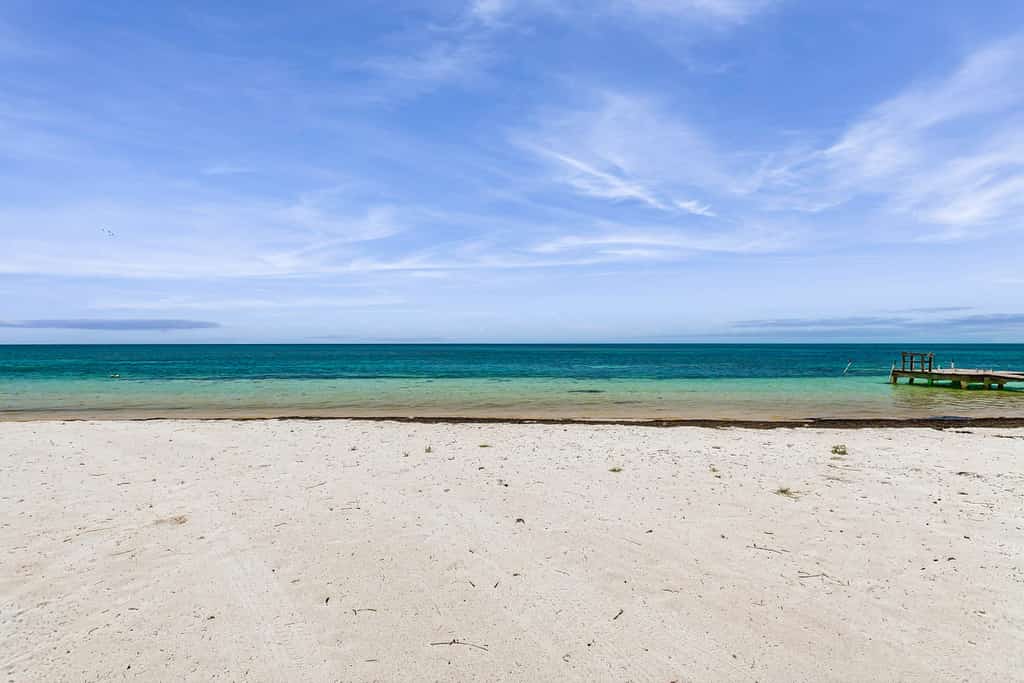 Historically located condo w/ocean views, pool, loft, AC & guest boat access