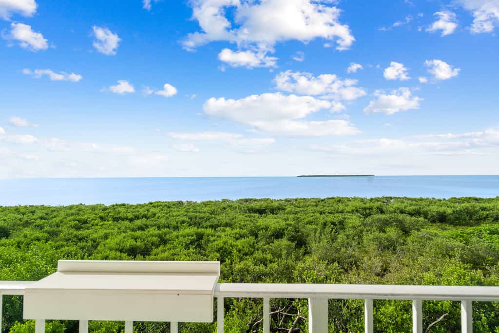 Oceanfront condo with beach access, pool, balcony, & tennis - marina available