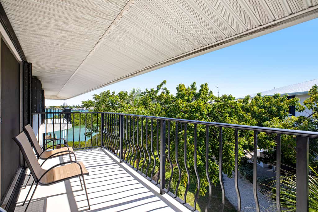 Second Floor Condo with Shared Pool, Shared Dock, Central AC, and WiFi