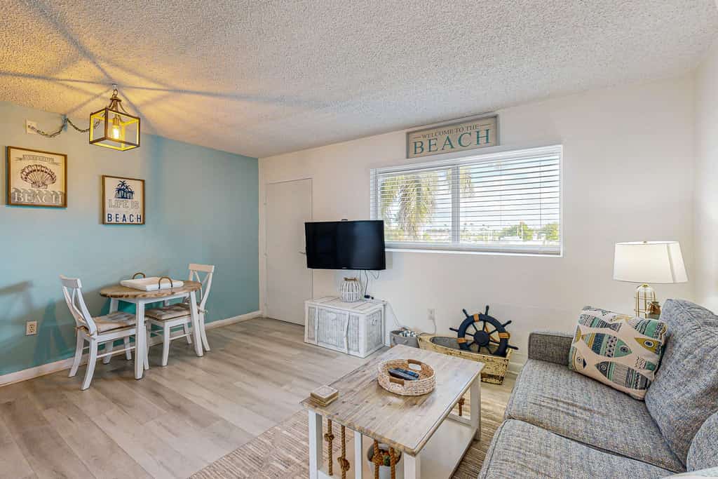 Cozy condo with shared pool, tennis court, ping pong table, W/D, central AC