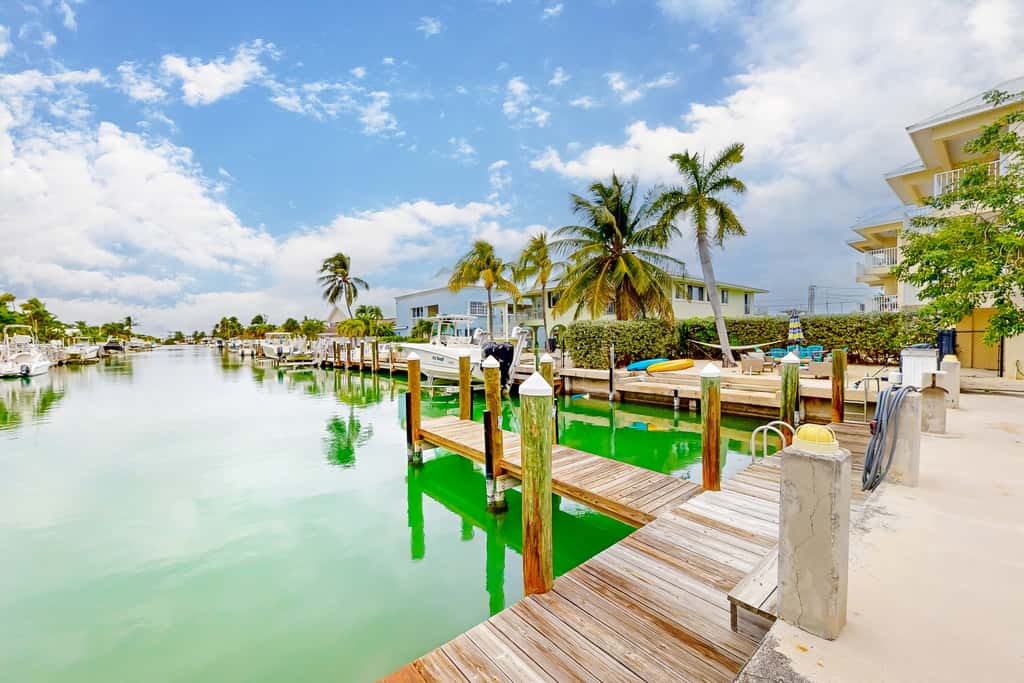KC203 - Palm Breeze Retreat 320 & 330