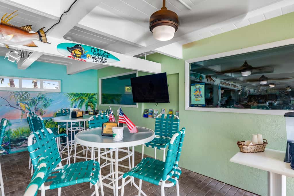 KC203 - Palm Breeze Retreat 320 & 330