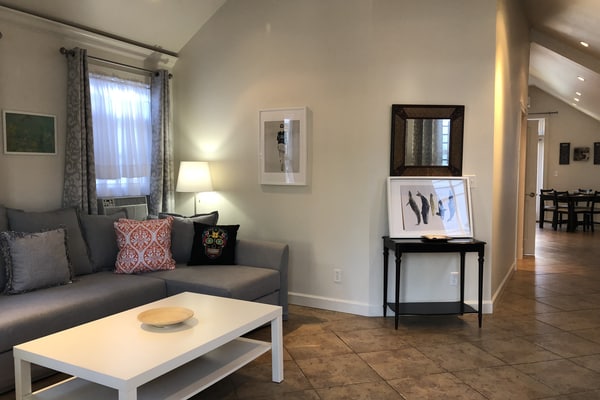 Welcoming & Conveniently Located Dog-Friendly Home - Walk to Everything