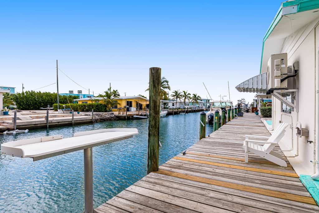 Waterfront Cottage: 60-ft. dock, Fish Station, free WiFI, 3 TVs & washer/dryer
