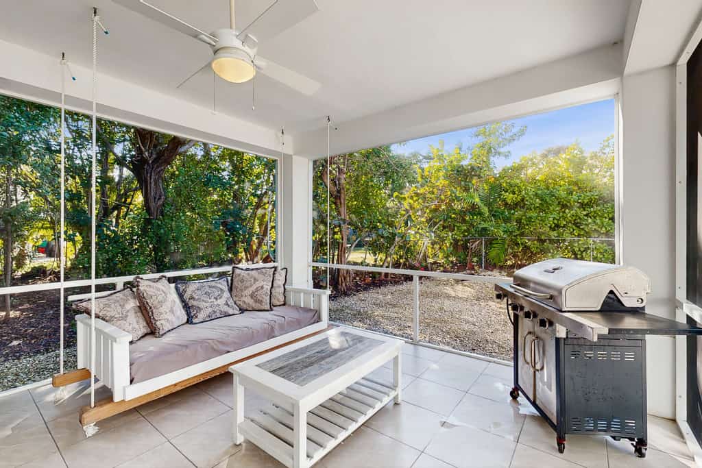 Coastal Chic Snowbird-Friendly Home with Central AC, High-Speed WiFi, and Washer/Dryer