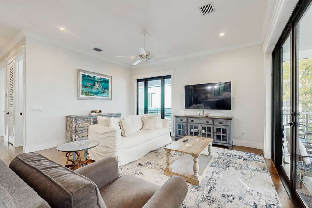 Coastal Chic Snowbird-Friendly Home with Central AC, High-Speed WiFi, and Washer/Dryer