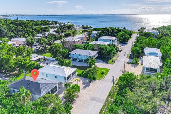 Coastal Chic Snowbird-Friendly Home with Central AC, High-Speed WiFi, and Washer/Dryer