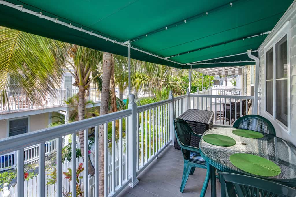 Cheery Beach Getaway Near Local Attractions - Pool & Easy Beach Access