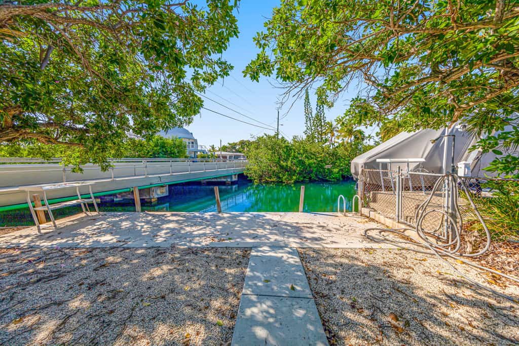Waterfront retreat near the beach with pool, two kayaks, & central AC
