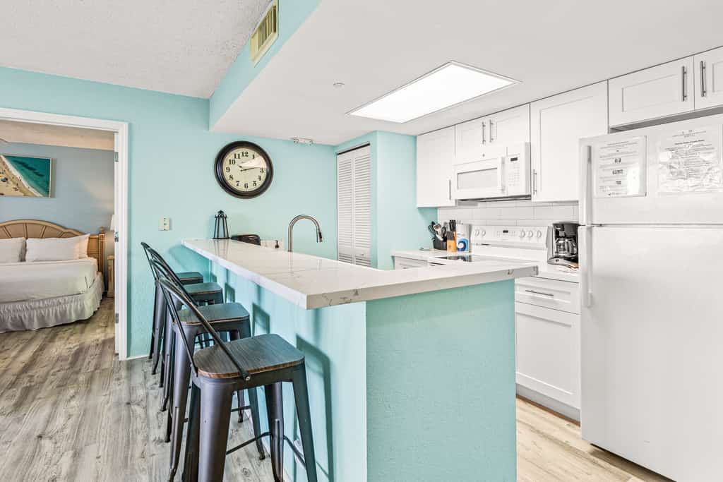 Sunrise Suites Condo with Views, Pool, Hot Tub - Dogs Welcome