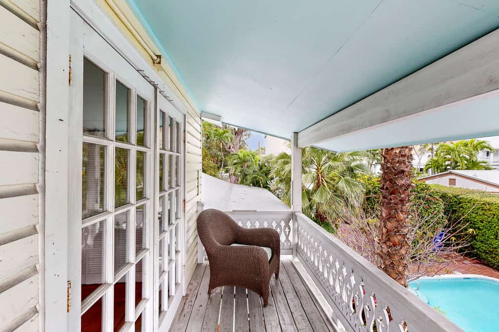 Spacious home with pool & balcony - 1 block from Duval Street