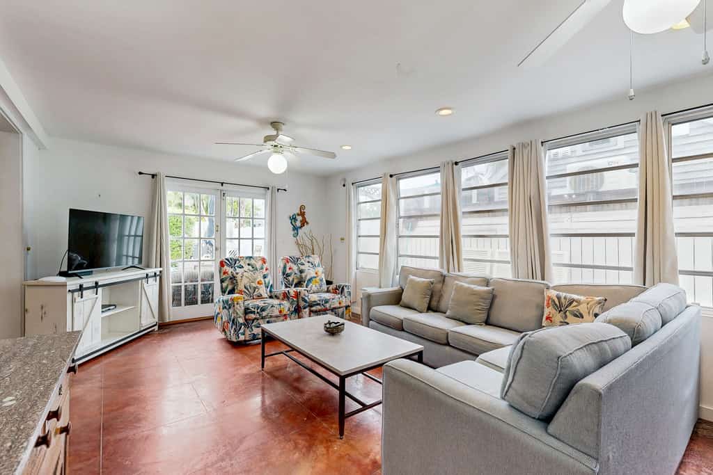 Spacious home with pool & balcony - 1 block from Duval Street