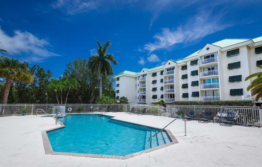 Resort condo with pool & hot tub, private parking