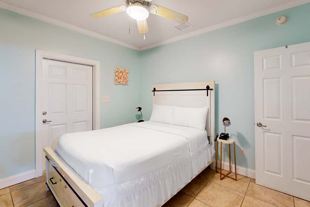 BAY364FLR - Coral Queen Palm