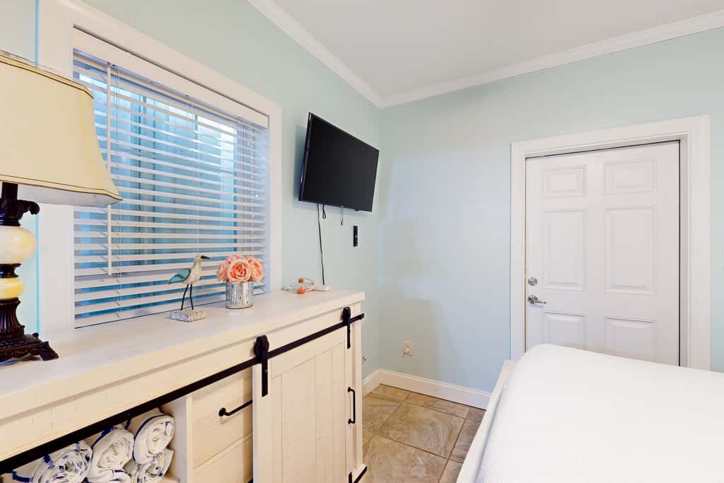 BAY364FLR - Coral Queen Palm