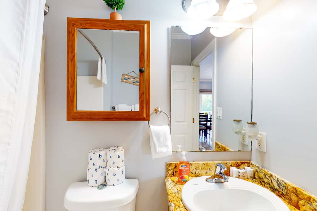 BAY364FLR - Coral Queen Palm