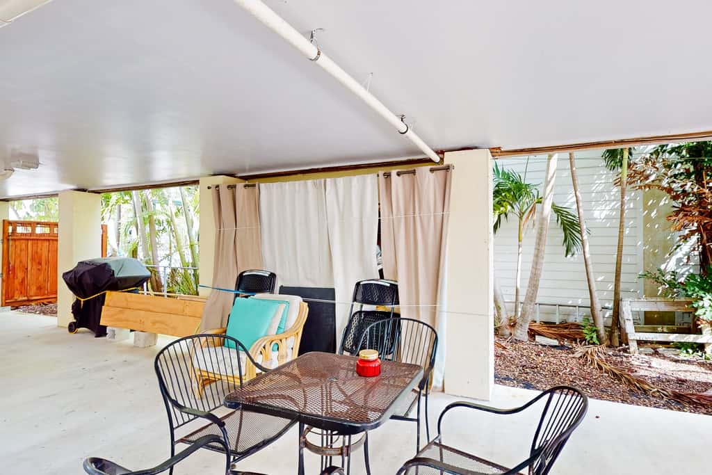 BAY364FLR - Coral Queen Palm