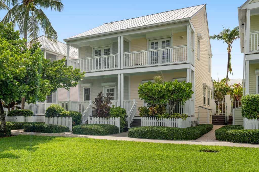Enchanting waterfront townhouse with balcony, mini oasis pool, & washer/dryer
