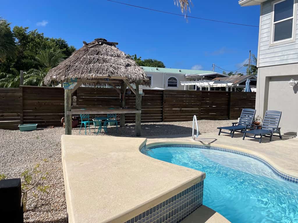 Charming home close to the ocean with pool, outdoor dining area and grill