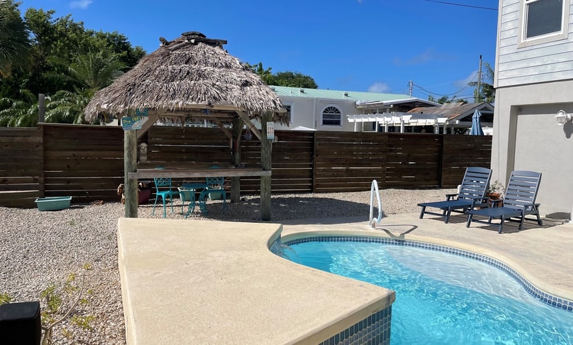 Charming home close to the ocean with pool, outdoor dining area and grill