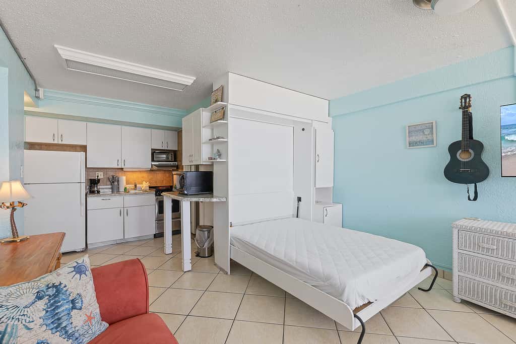 Hawaiian Inn 332