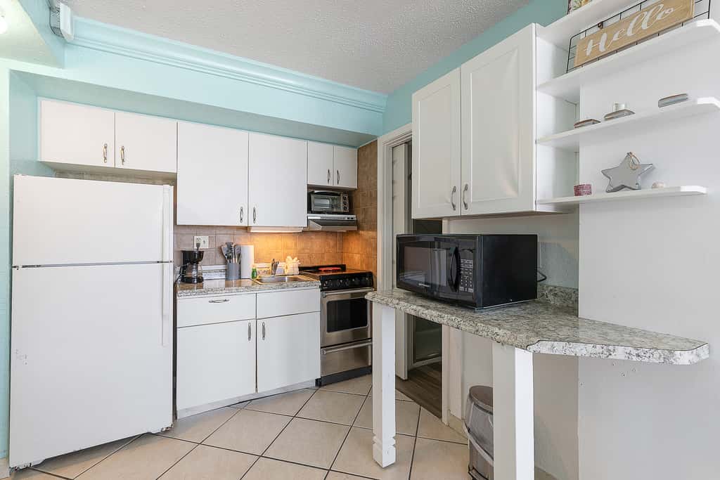 Hawaiian Inn 332
