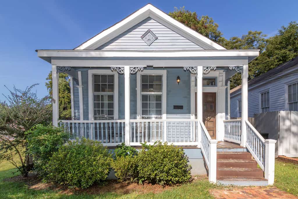 Welcome to Americana Cottage, a charming historic home in Uptown Columbus and an ideal home base for Fort Moore visits! Just blocks from the Chattahoochee RiverWalk, Synovus Park, the Civic Center & South Commons, you’ll be close to it all. Enjoy 2 bedrooms, 2 baths, a fenced backyard, spacious deck & charcoal grill. Our listing includes professional and current cleaning-team photos, so you can book confidently knowing exactly what to expect.