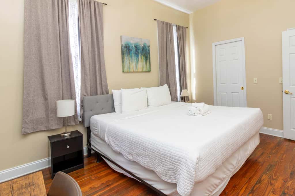 Closest Historic BnB to Ft Moore-Americana Cottage