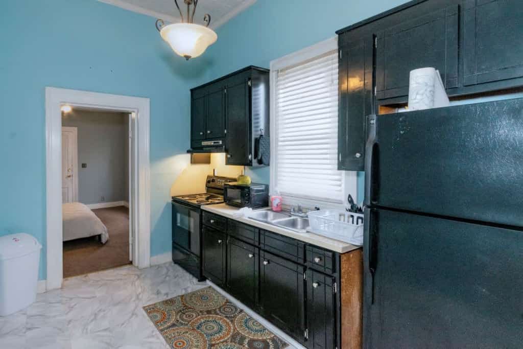 Come stay in our cozy home in the heart of beautiful, historic Columbus. Perfectly located near the scenic Chattahoochee RiverWalk, you’ll be minutes from great food, shops, and downtown charm. Explore spots like the Coca-Cola Space Science Center or relax by the river. Visiting Fort Moore? Just a quick 15-minute drive away. 