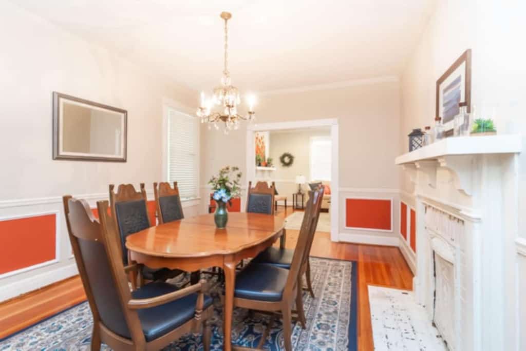 Charming 3BR home in the historic Weracoba–St. Elmo District, just steps from Lakebottom Park. Sleeps 9 with 4 beds, a fully equipped kitchen, and a spacious fenced backyard—perfect for entertaining and pets. We include both professional photos and real-time cleaning photos so you know exactly what to expect.