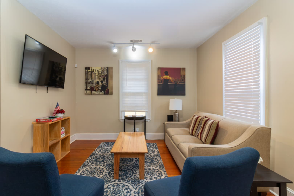 Historic Broadway Bungalow: Walk to Riverwalk,