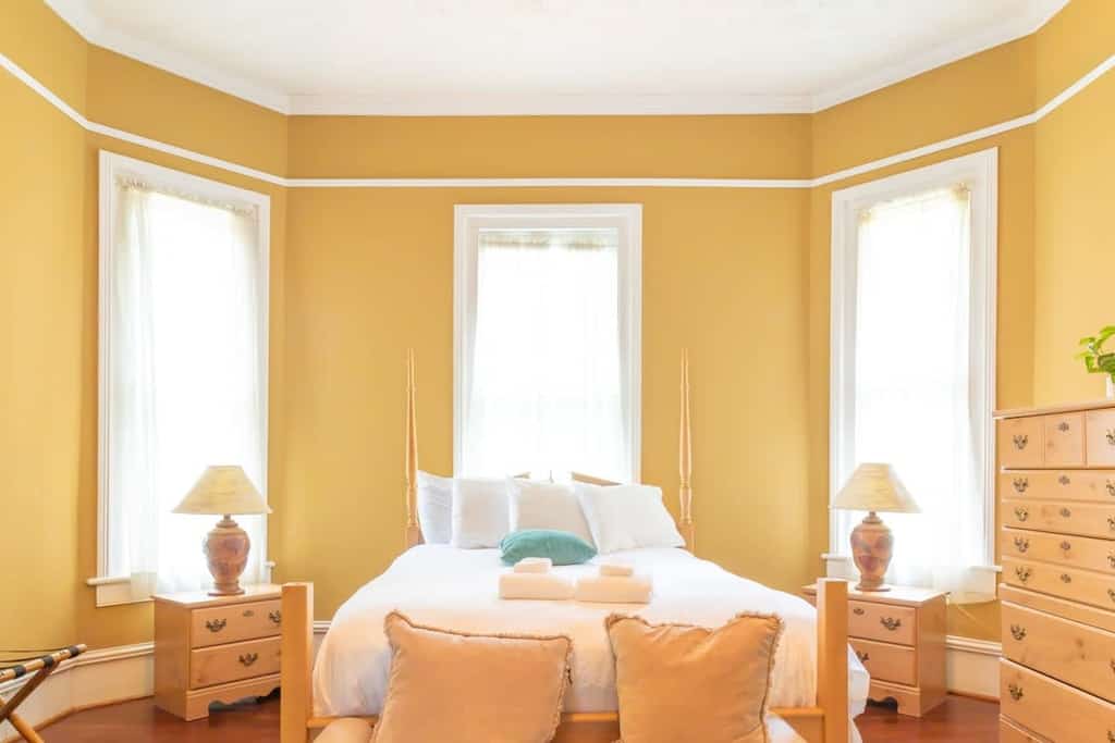 This iconic 3,500 sq ft mansion, a cornerstone of Columbus since the Civil War, has been modernized for luxury living. Located just 20 minutes from Fort Benning and under 10 minutes from the riverfront and downtown, it offers unbeatable convenience. We provide both professional photos and real-time images from our cleaning team, ensuring transparency about your stay.