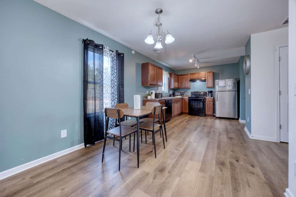 This 4-bedroom/2.5-bathroom house sits in a great neighborhood less than 15 minutes from  Fort Benning and downtown! Enjoy an open-concept layout, a fully-equipped kitchen, spacious bedrooms, and more! No matter the reason for your visit, we are sure this is the perfect place! Family-friendly. Pets are welcome with a fee. We would love to host you!