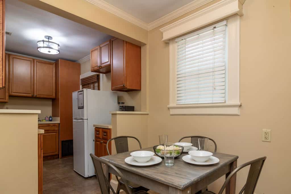 This classic one-bedroom guest cottage with a kitchenette accommodates up to four guests. Located next to our separately rented main home, you'll share the driveway, backyard, and pool but have private access to the cottage. Perfect for traveling nurses or professionals with pets. Minutes from Fort Moore, downtown, and restaurants. Short and long-term stays welcome. We've included professional and real-time photos from our cleaning team for full transparency. We'd love to host you!