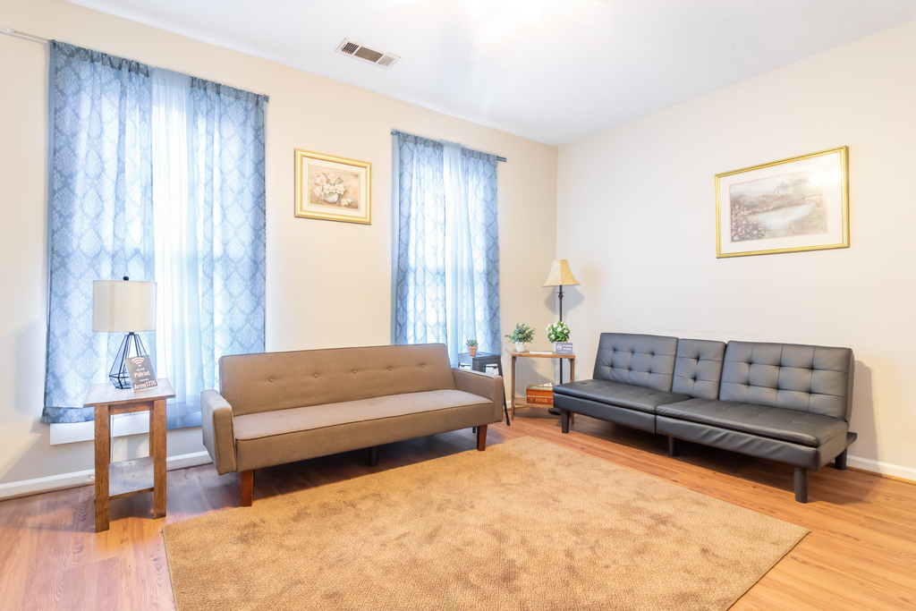 Pet-Friendly Duplex Near Riverwalk w/ Free Parking