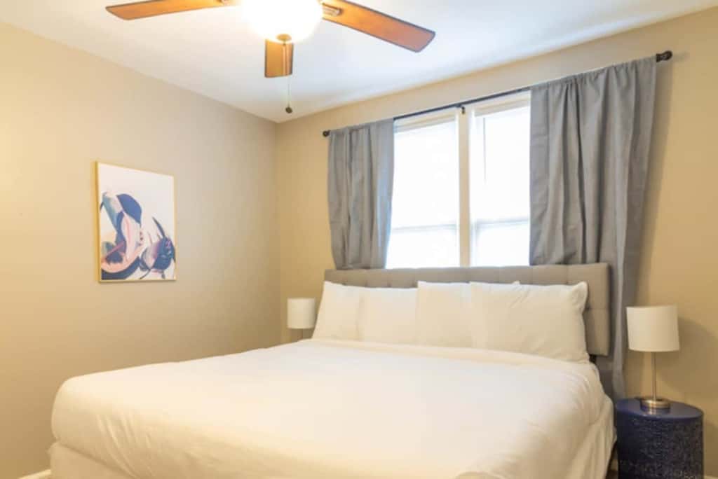 Centrally Located - The Delightful Doubles Unit B