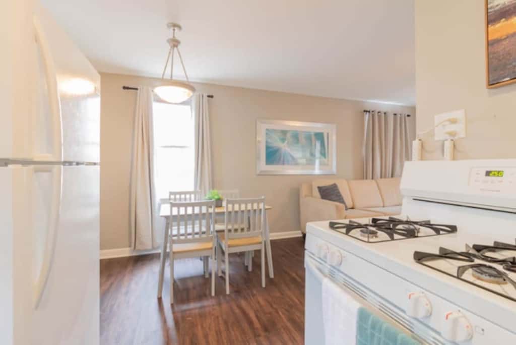 Centrally Located - The Delightful Doubles Unit B