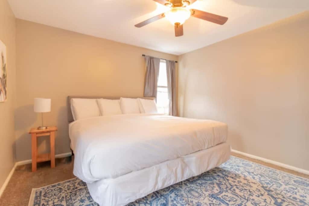 Centrally Located - The Delightful Doubles Unit B