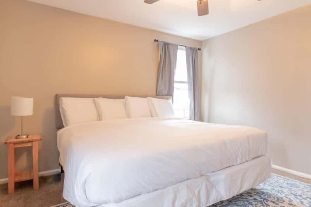 Centrally Located - The Delightful Doubles Unit B