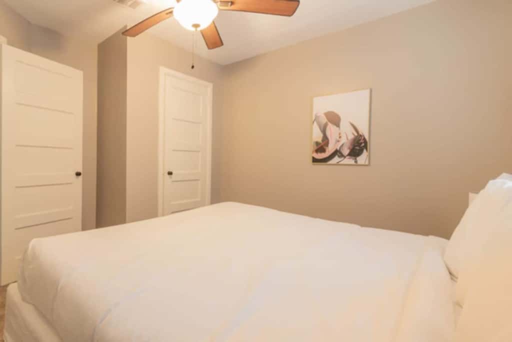 Centrally Located - The Delightful Doubles Unit B