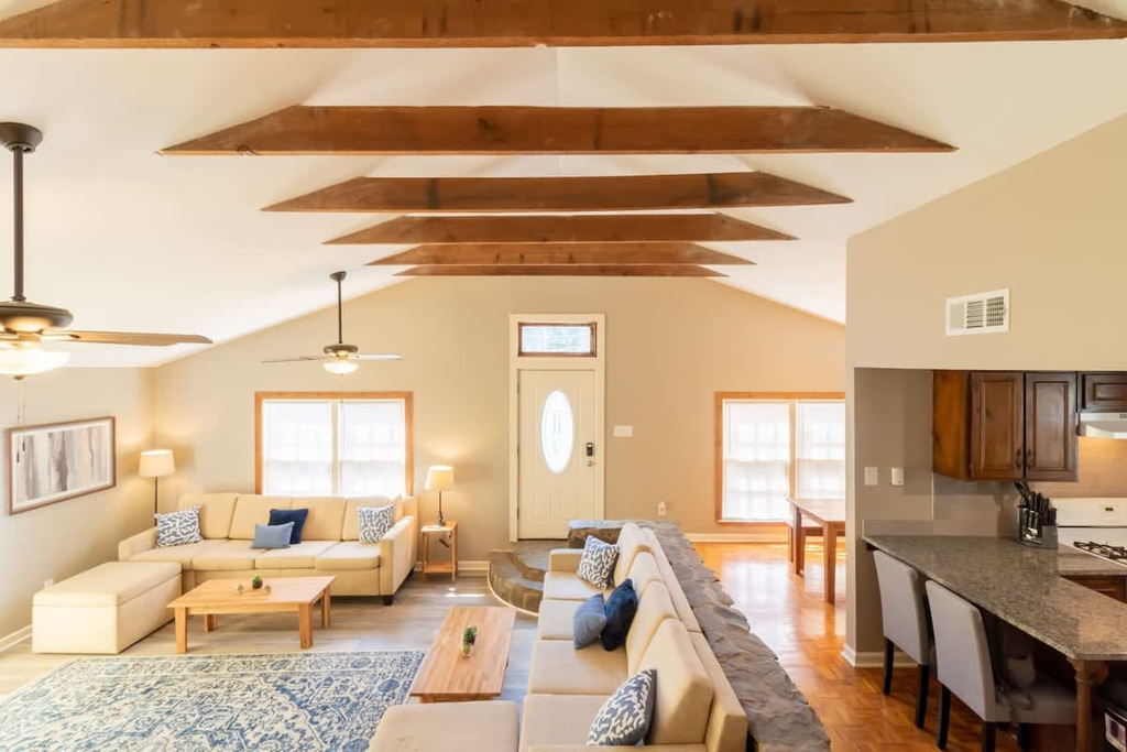 Pet-Friendly Condo w/ Free Parking, Near Downtown