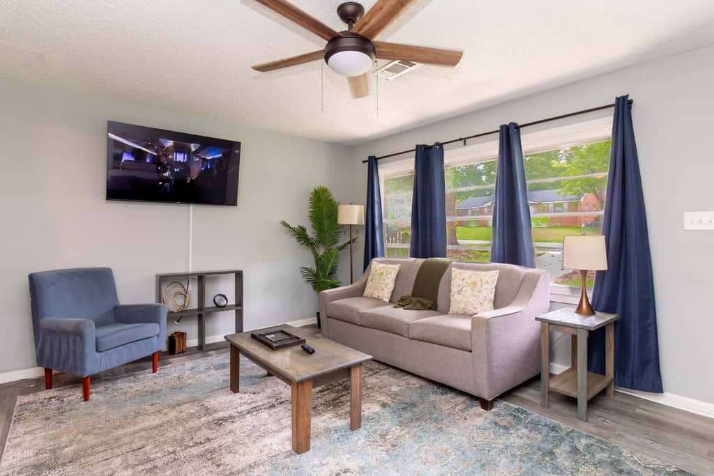 Pool, Fenced Yard, & Patio! Ventura Vista Retreat