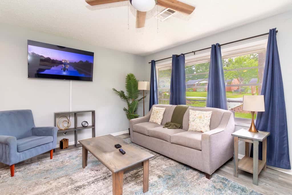 Pool, Fenced Yard, & Patio! Ventura Vista Retreat